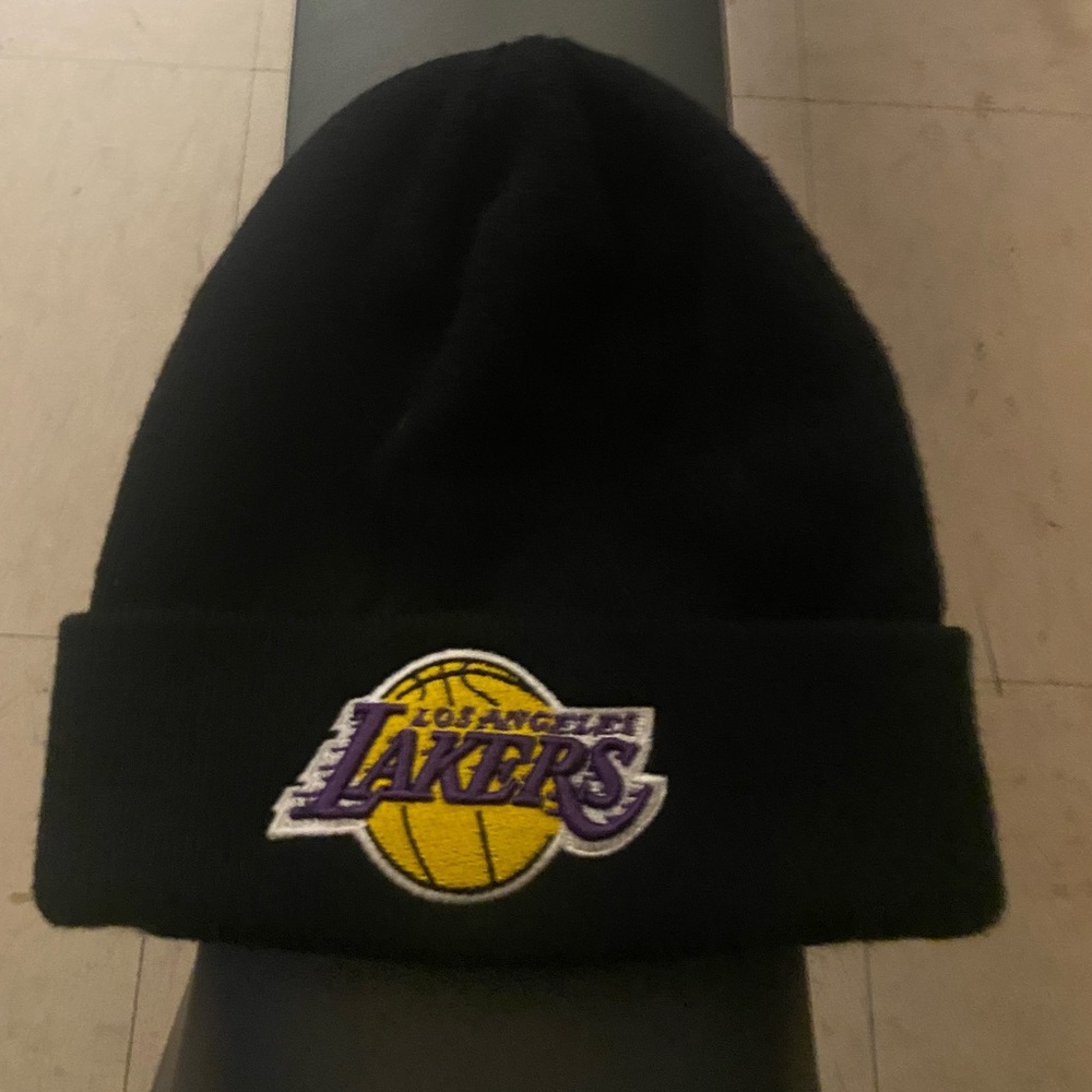 Los Angeles lakers winter hat